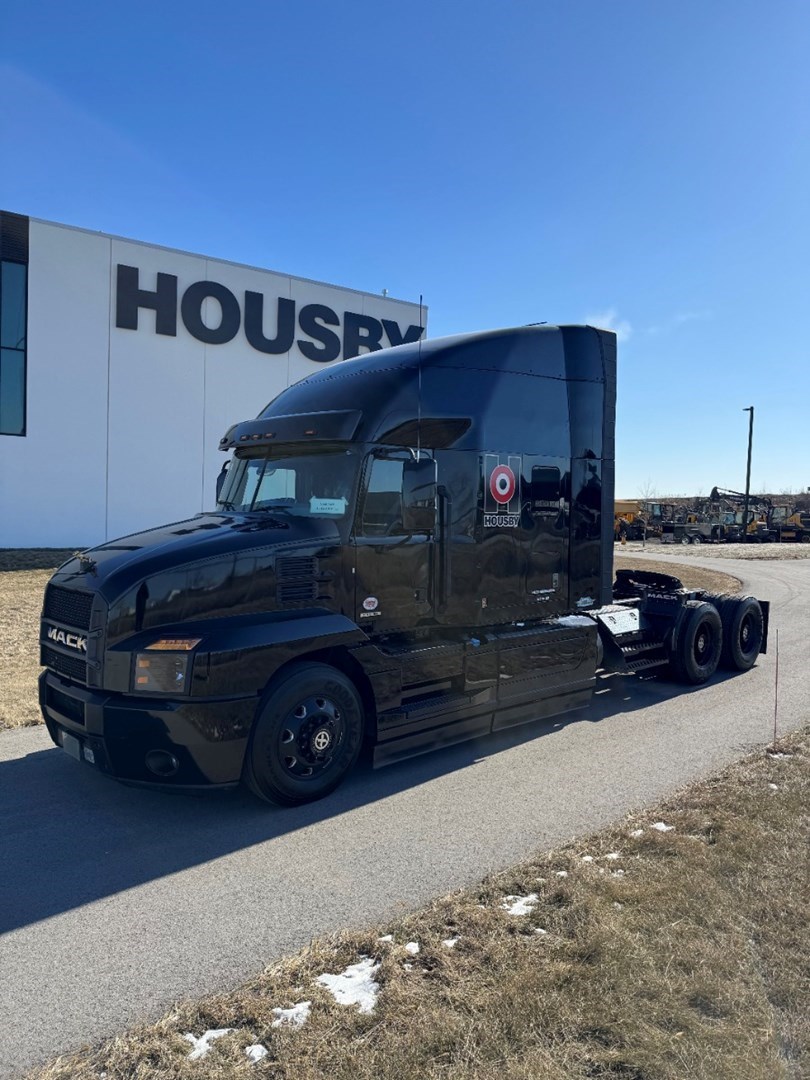 2020 MACK AN64T - USED TRUCKS SLEEPER - image 1